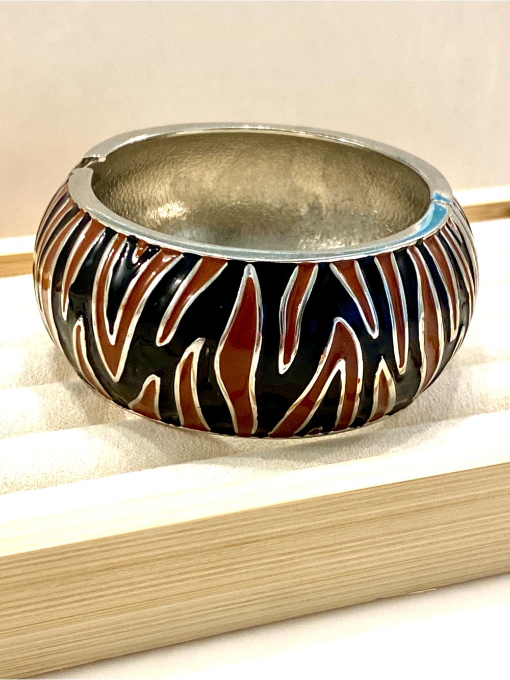 Vintage Chunky Tiger Stripe Enamel Hinged Bangle Zebra Animal Print Dome Clamper